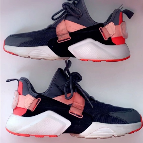 NIKE AIRS:: MAKE OFFERS - Picture 2 of 3